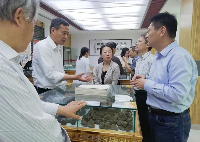 省人大檢查組到河南豫中鐵合金有限公司調研并了解《統