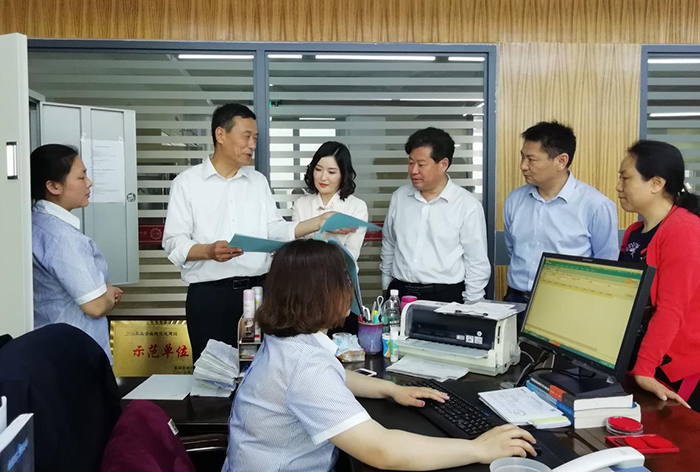 省人大檢查組到河南豫中鐵合金有限公司調研并了解《統計法》貫徹實施情況